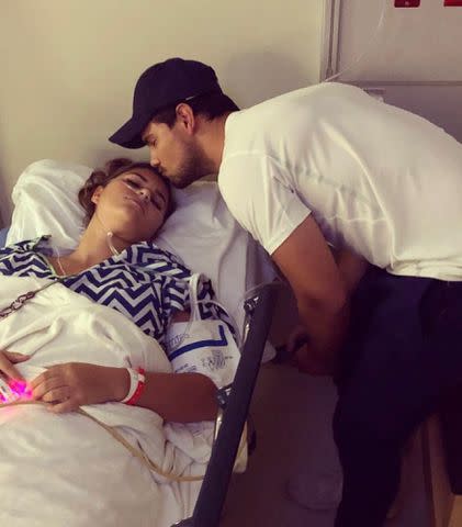 <p>Makena Moore Instagram</p> Taylor Lautner with his sister Makena Moore after a surgery