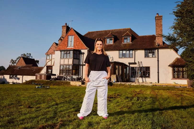 Katie Price at home -Credit:Channel 4/Katie Price's Mucky Mansion