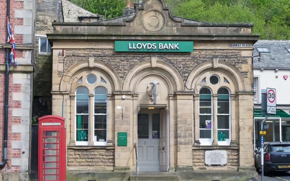 Lloyds Bank - www.Alamy.com