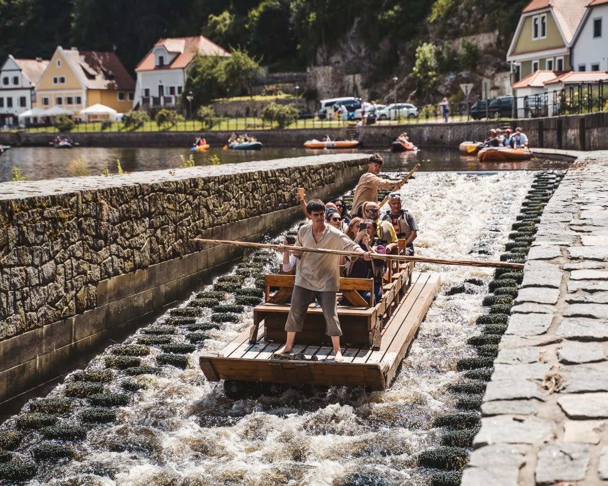 Making a splash while timber rafting (Voroplavba)