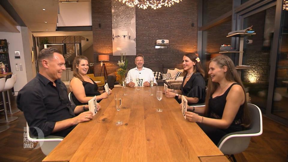 Mit einem Punkt Vorsprung gewinnt Dirk (links) die "Dinner"-Woche in Hannover.
 (Bild: RTL)