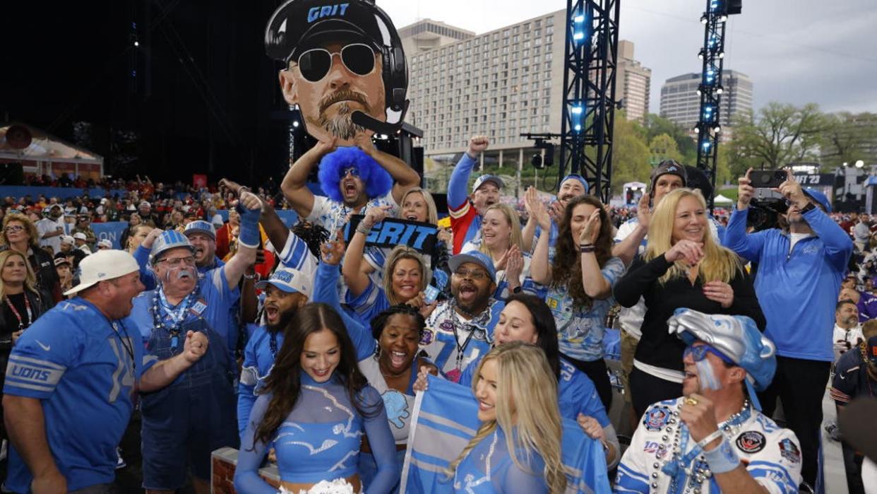 <div>KANSAS CITY, MO - APRIL 28: Detroit Lions fans react to their teams selection in the second round of the 2023 NFL Draft at Union Station on April 28, 2023 in Kansas City, Missouri. (Photo by David Eulitt/Getty Images)</div>