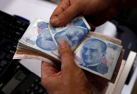 FILE PHOTO: A money changer counts Turkish lira banknotes at a currency exchange office in Istanbul, Turkey August 2, 2018. REUTERS/Murad Sezer/File Photo