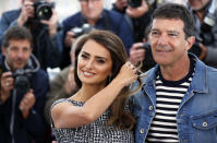 72nd Cannes Film Festival - Photocall for the film "Pain and Glory" (Dolor y Gloria) in competition - Cannes, France, May 18, 2019. Cast members Penelope Cruz and Antonio Banderas pose. REUTERS/Jean-Paul Pelissier