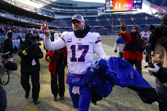 Buffalo Bills quarterback Josh Allen (17) runs with the ball against the Chicago  Bears during the