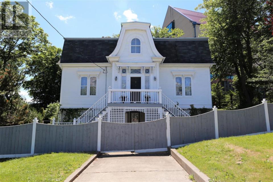 <p><span>1 Bonaventure Ave., St. John’s, Nfld.</span><br> Location: St. John’s, Newfoundland and Labrador<br> List Price: $999,000<br> (Photo: Zoocasa) </p>