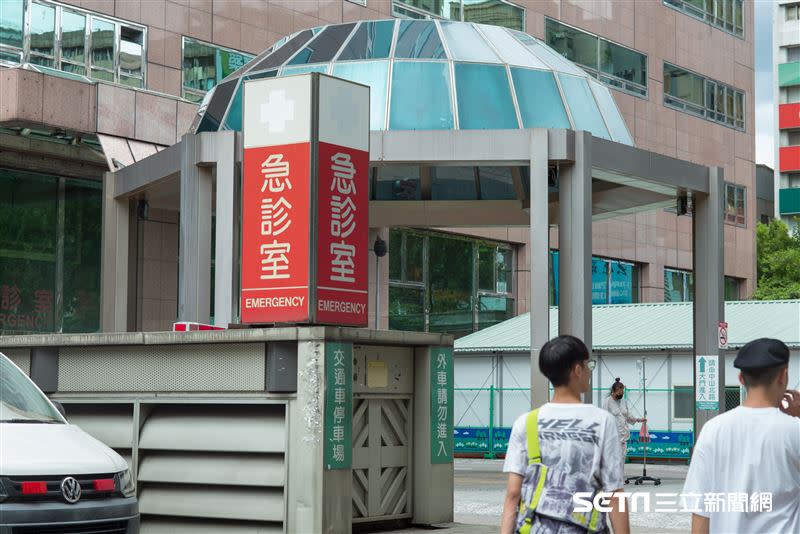 台北馬偕醫院預告，公費流感疫苗今天下午會打完。（圖／記者陳弋攝影）