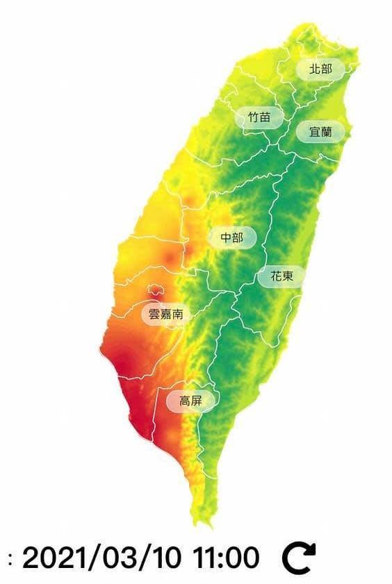 鄭明典在留言區附上今天台灣各地空汙圖，顯示西南部地區的空汙，真的相對其他區域嚴重許多。（翻攝自鄭明典臉書）