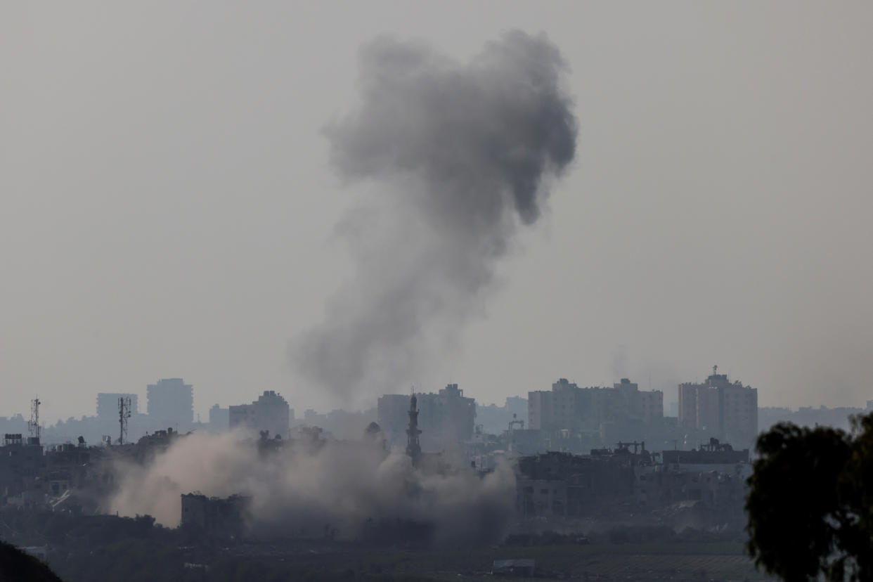 Aufsteigender Rauch in Gaza am 23. Oktober 2023.