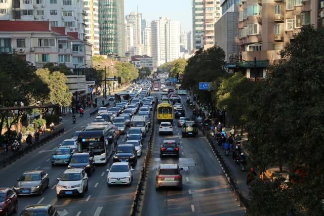 一年前上海獲封城逾60日，至今街道再現繁榮景像。