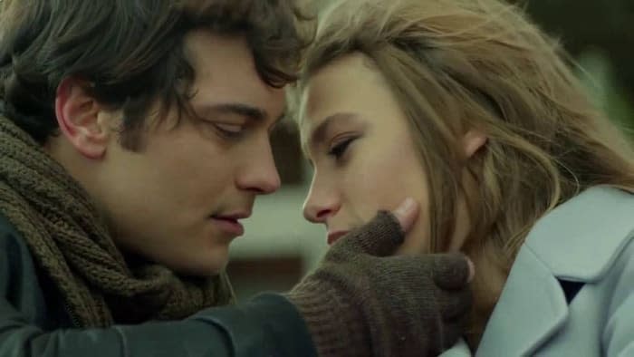 Çagatay Ulusoy y Serenay Sarikaya trabajaron junto en Medcezir, serie donde se enamoraron