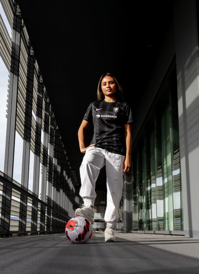 From youth football to World Cup: US teen Alyssa Thompson takes spotlight