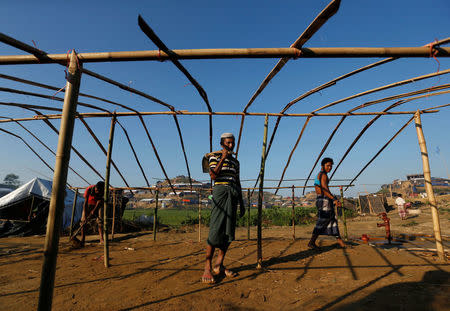 Rohingya refugee men work to build a shelter at Palong Khali refugee camp, near Cox's Bazar, Bangladesh, November 7, 2017. Picture taken November 7, 2017. REUTERS/Navesh Chitrakar