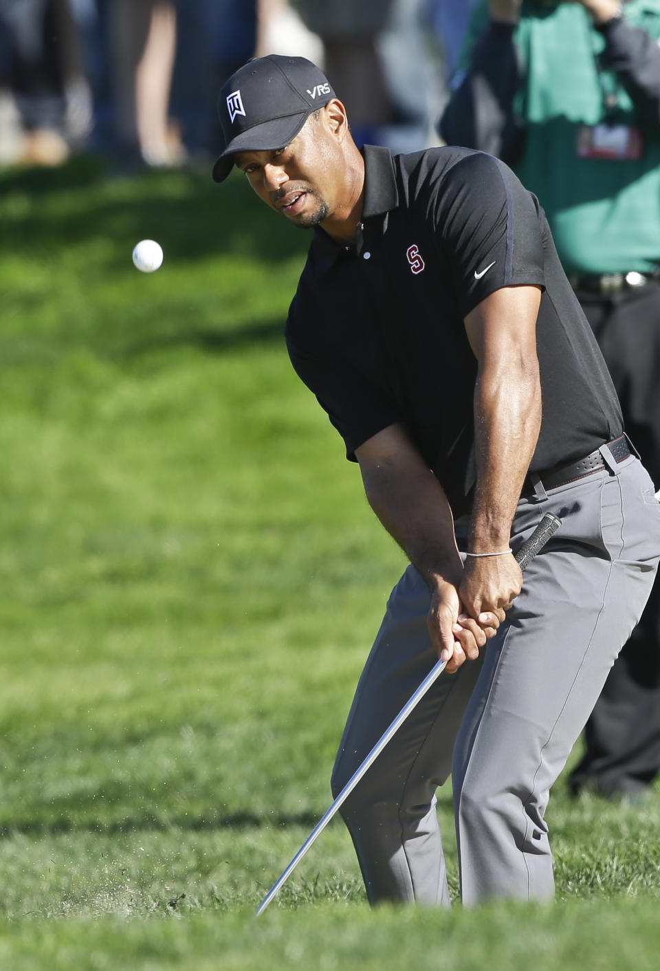 Tiger chips to the second green on the South Course at Torrey Pines where he bogeyed during the third round of the Farmers Insurance Open golf tournament Saturday, Jan. 25, 2014, in San Diego. (AP Photo/Lenny Ignelzi)