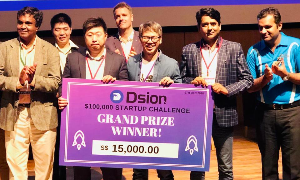 Beam And Go CEO Jonathan Chua (centre) receiving the top prize at the inaugural Dsion Startup Challenge from Dsion CEO Seo Jong-pil (left) and Block On Capital chairman Jagdish Pandya. (PHOTO: Dsion Startup Challenge)