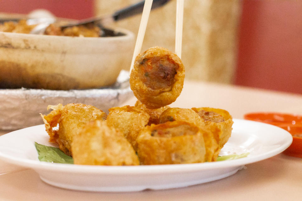 geylang claypot rice - roll w chopsticks