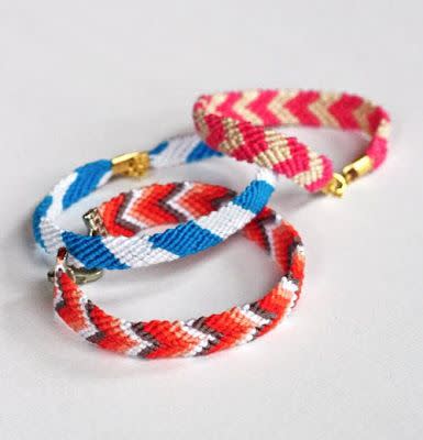 19) Clasp Friendship Bracelet Pattern