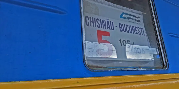 train sign says Chisinau - Bucuresti
