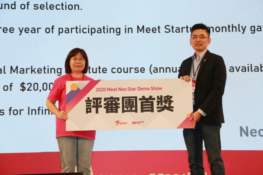 2020 Meet Taipei Neo Star 首獎由捷敏數據獲得，由數位時代執行長陳素蘭頒獎