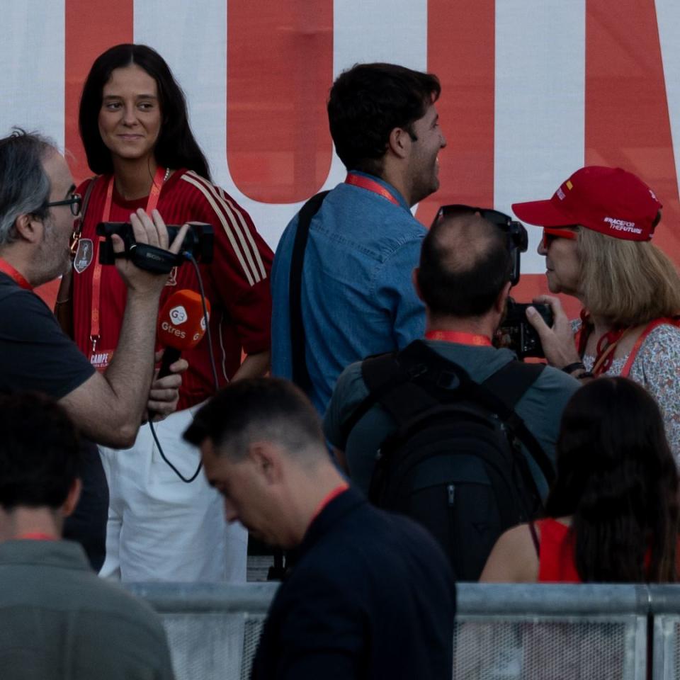 La infanta Elena y su hija, Victoria de Marichalar, en Cibeles celebrando la victoria de la selección española de fútbol en la Eurocopa