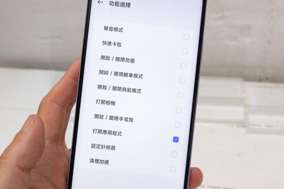 realme 12+ 5G、realme 12 5G接續在台推出，同樣搭載名錶設計與電影人像拍攝功能