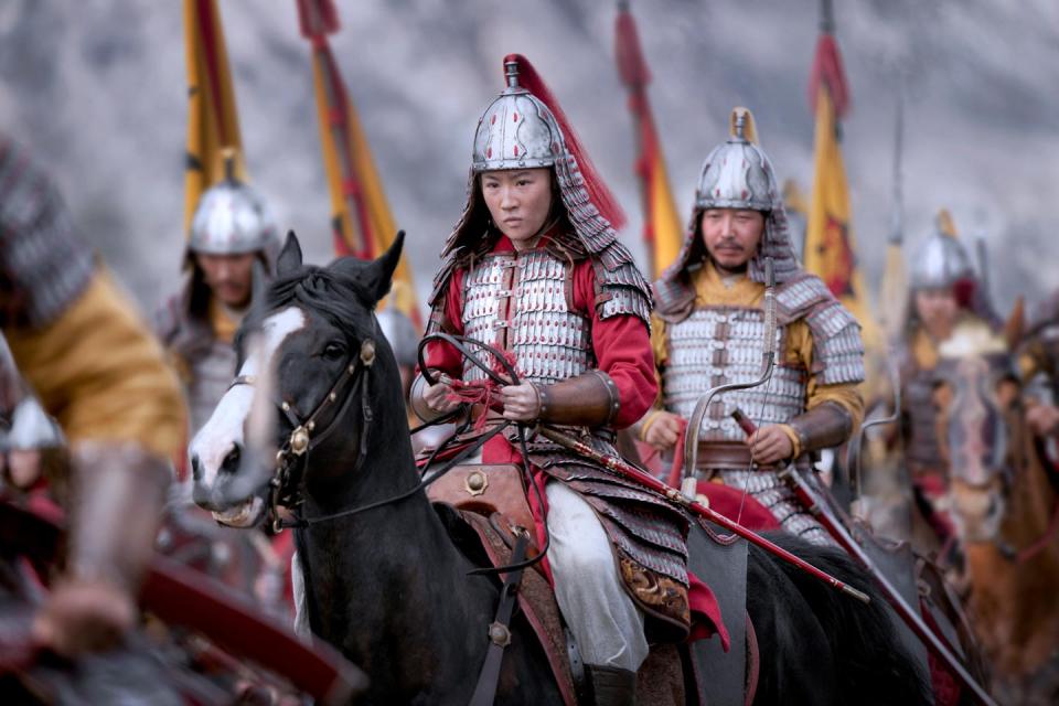 liu yifei as mulan, mulan on horseback