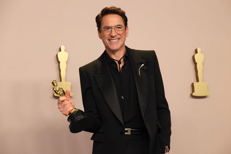robert downey jr with his oscar award for best actor in a supporting role for oppeneheimer
