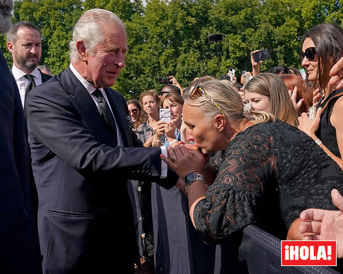 carlos iii beso ciudadana buckingham