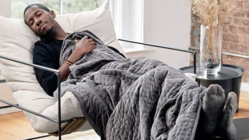 Best Valentine&#39;s Day gifts for men: Gravity weighted blanket.