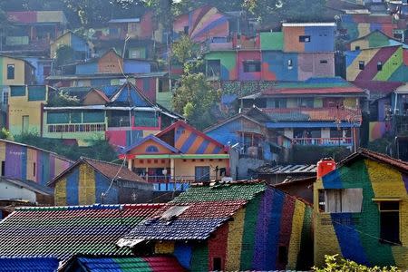 A view of colourful houses at the Kampung Pelangi village in Semarang, Indonesia, May 20, 2017 in this photo taken by Antara Foto. Antara Foto/Yulius Satria Wijaya via REUTERS