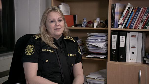 Sigríður Björk Guðjónsdóttir es la jefa del Departamento de Policía de Reykjavík, Islandia, desde 2014. El 22% de la fuerza policial islandesa está integrada por mujeres, donde no existe una estatura mínima como requisito de ingreso.