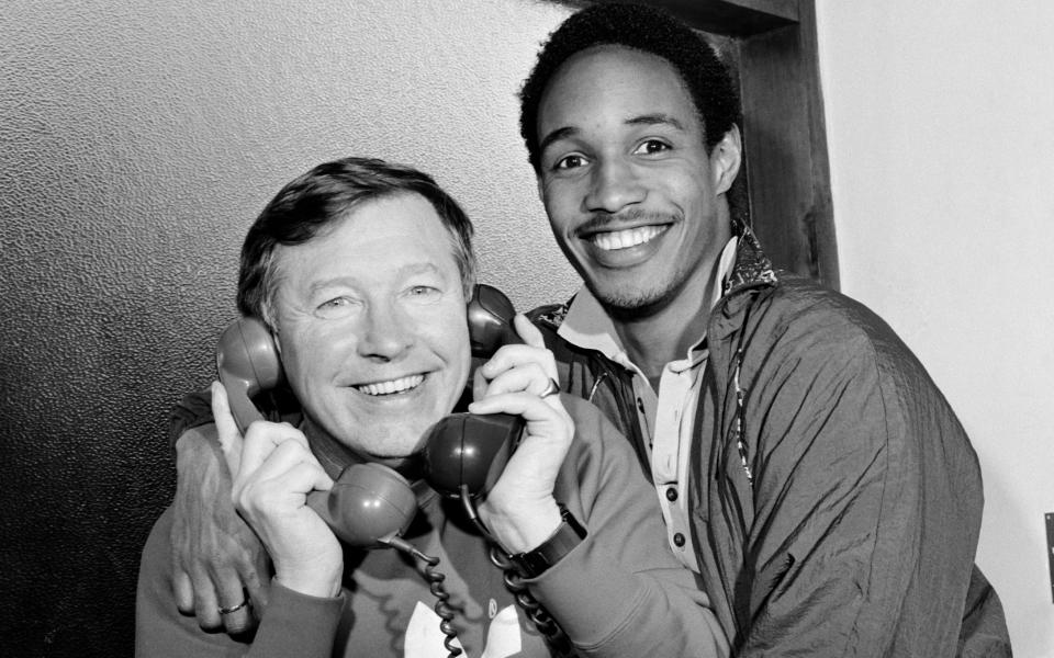 Manchester United manager Alex Ferguson (left) with Paul Ince, circa 1991 - - When Paul Ince pointed a shotgun at Fergie and the different rules for Eric Cantona at Man Utd - Popperfoto/Harry Goodwin/Paul Popper