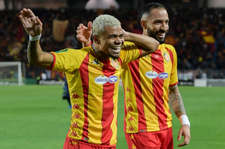 Yan Sasse (L) celebrates scoring for Tunisian club Esperance with fellow Brazilian Rodrigo Rodrigues (Fethi Belaid)