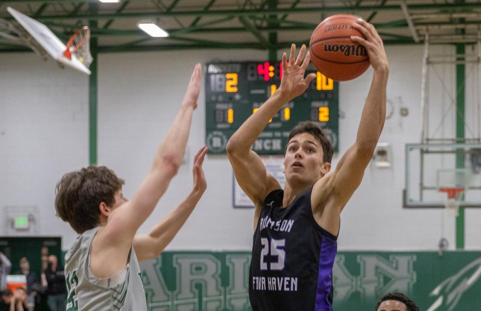 Rumson Scott Gyimesi goes up with a first half shot. Rumson-Fair Haven Boys Basketball defeats Raritan in Hazlet, NJ on January 20, 2022. 