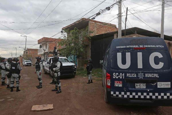 Policías y militares en operativo de seguridad.