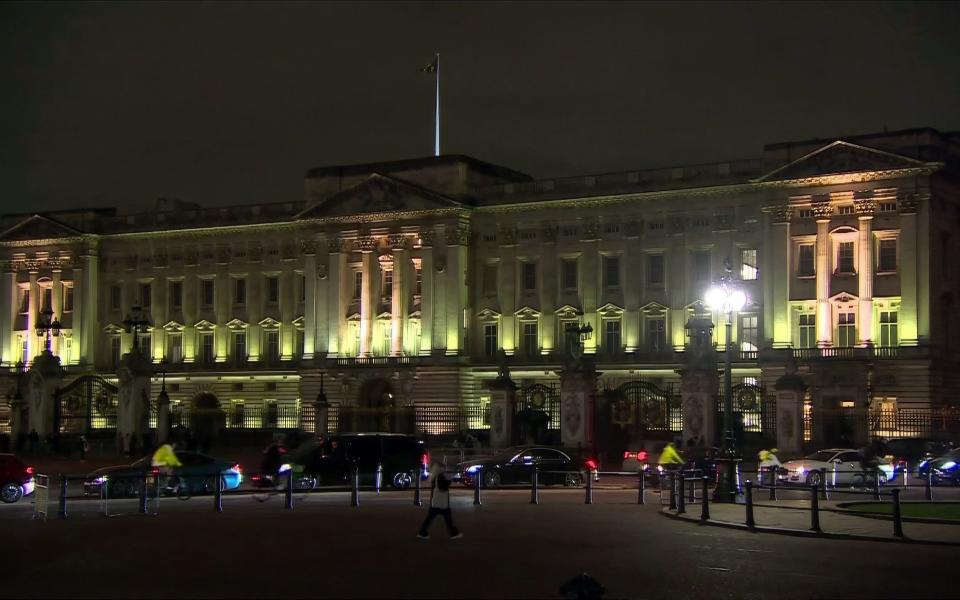 Buckingham Palace tonight with the flag flying the Royal Standard