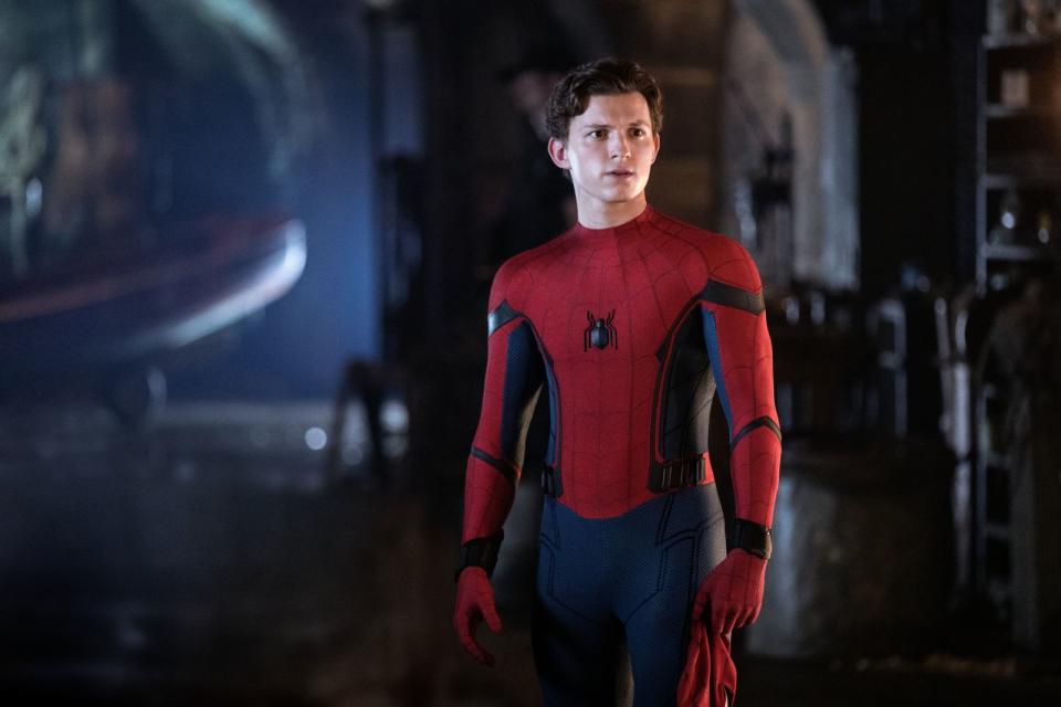 Schlicht "No Way Home" betitelt ist die Fortsetzung (Start: 16. Dezember) von "Spider-Man: Far From Home" (Bild). Regie beim dritten Teil der Spinnenmannreihe mit Tom Holland in der Hauptrolle führt erneut Jon Watts, zur Handlung ist ebenfalls noch nichts bekannt. Klar ist aber schon jetzt: Auch ein vierter Film ist in der Mache. (Bild: Sony)