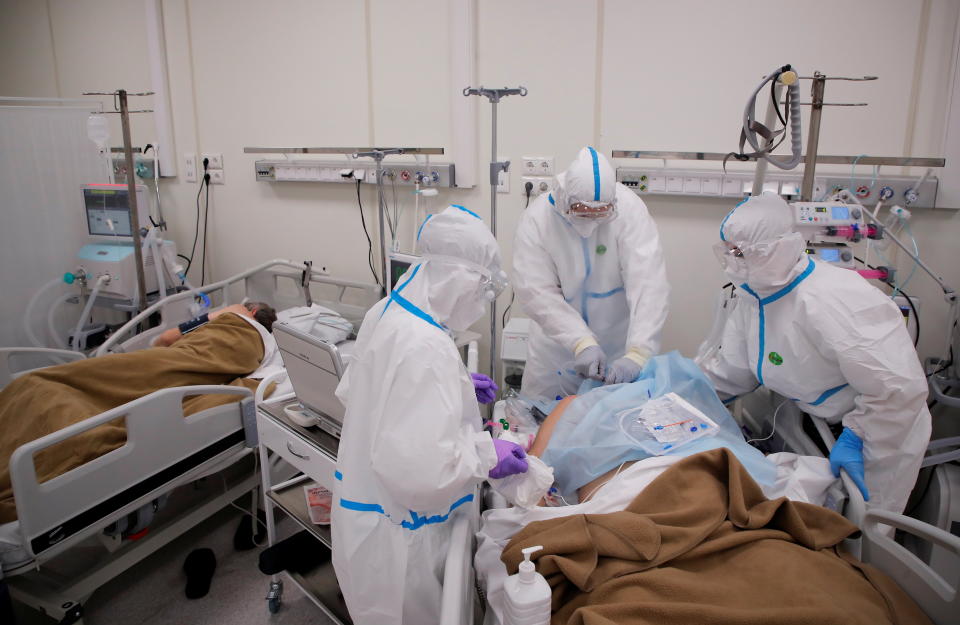 Así ha transformado Moscú un campo de hockey hielo en un hospital de covid