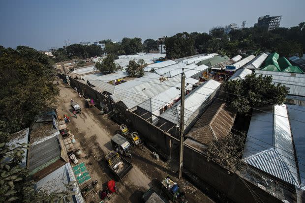 O bordel de Kandapara é o mais antigo e o segundo maior do país. Ele existe há 200 anos e mais de 700 prostitutas vivem no local com seus filhos (Sandra Hoyn).