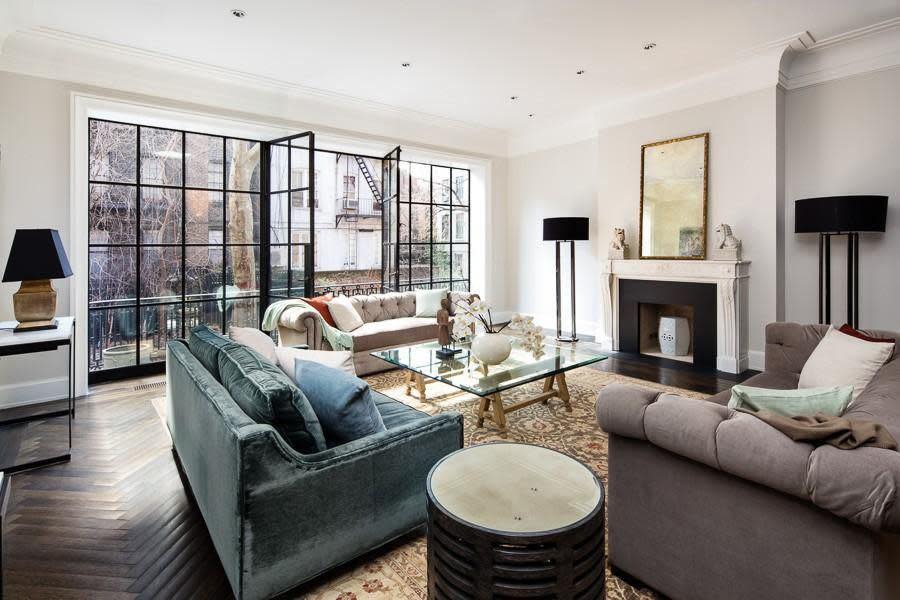 <br>Newlyweds Rupert Murdoch And Jerry Hall's have just listed their New York City townhouse for a cool US$28.9 million. The four storey home boasts four bedrooms, seven bathrooms, marble floors, an elevator (because who can be bothered walking up stairs, amiright?) and one seriously epic wine cellar. The sale seems swift as the media magnate only purchased the West Village abode in 2015, paying US$25 million.