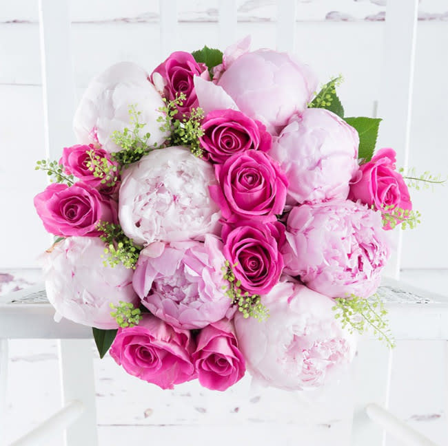 Appleyard-Flowers-peony-bouquet