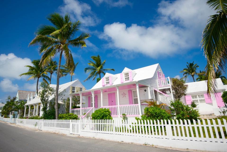 Harbour Island's distinctive pastel-coloured houses (Bahamas Tourism)