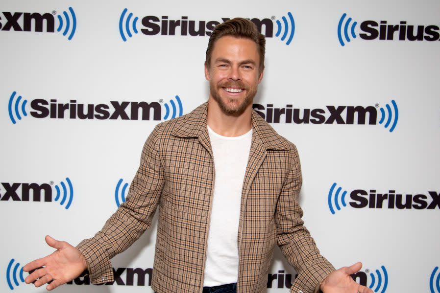 NEW YORK, NEW YORK - SEPTEMBER 13: Derek Hough visits SiriusXM Studios on September 13, 2022 in New York City. (Photo by Santiago Felipe/Getty Images)