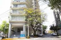 Este penthouse situado situado a escasos minutos de Polanco, una de las zonas más exclusivas de la Ciudad de México, cuesta 19.8 millones de pesos (1.05 millones de dólares). Su superficie es de 215 metros cuadrados. Crédito: Vivanuncios.com.mx.