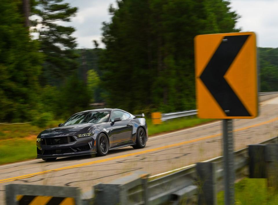 2024 ford mustang dark horse