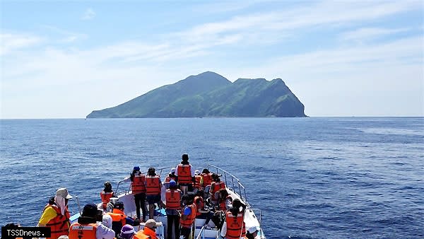 龜山島是國內知名的旅遊景點之一，多年來實施登島人數的總量管制管理良好。（孫文臨攝）