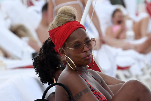 Mary J. Blige's Versace Bikini & Gucci Thong Sandals Deliver Glamour at the  Beach in Miami