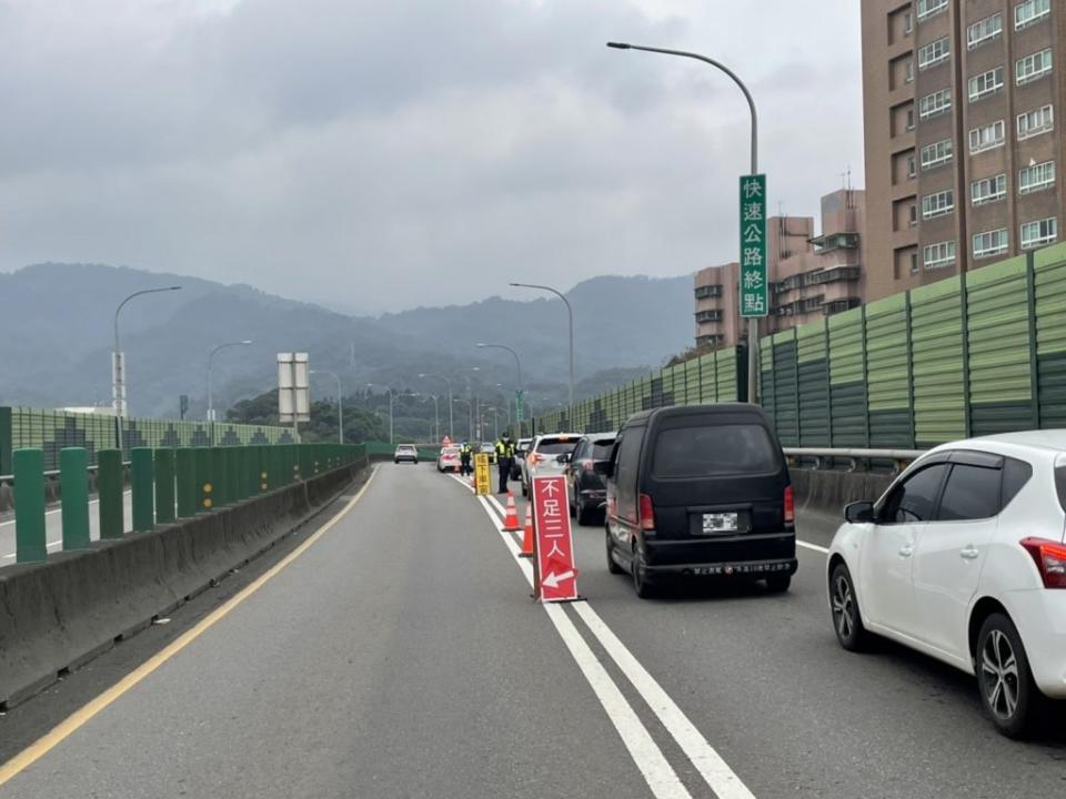 端午節連假開跑，土城警提醒高乘載管制。（土城警分局提供）