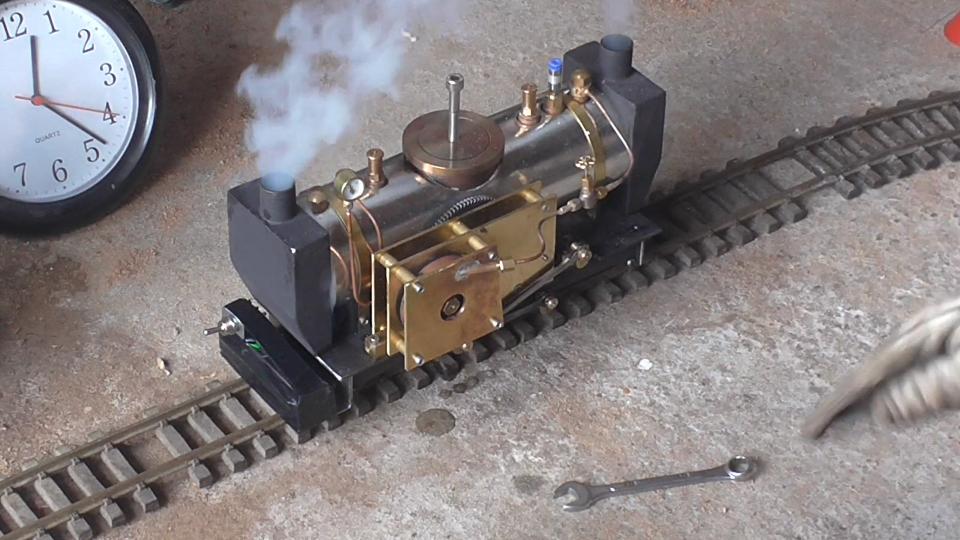 This Tiny Coal-Fired Steam Turbine Locomotive Actually Works photo