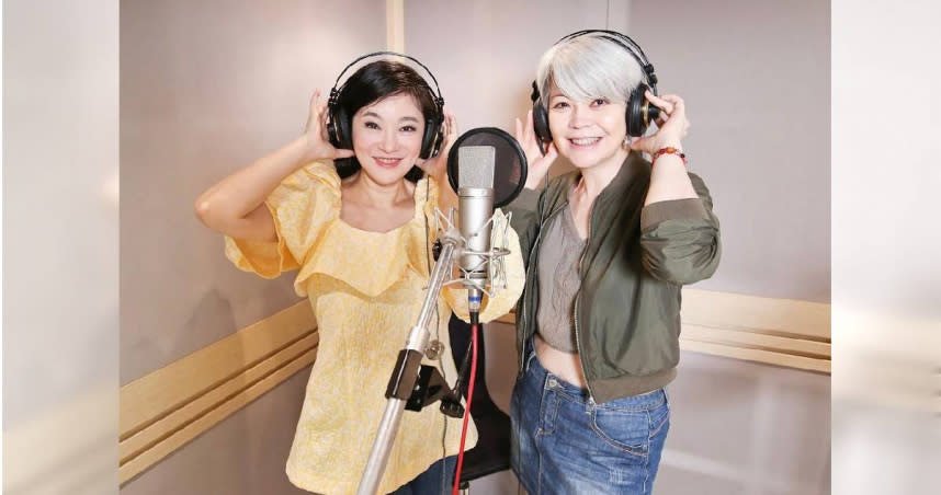 張瑞竹（左）推出《永夜奧佩拉》有聲書，邀請前中國小姐胡翡翠獻聲。（圖／翰森娛樂）